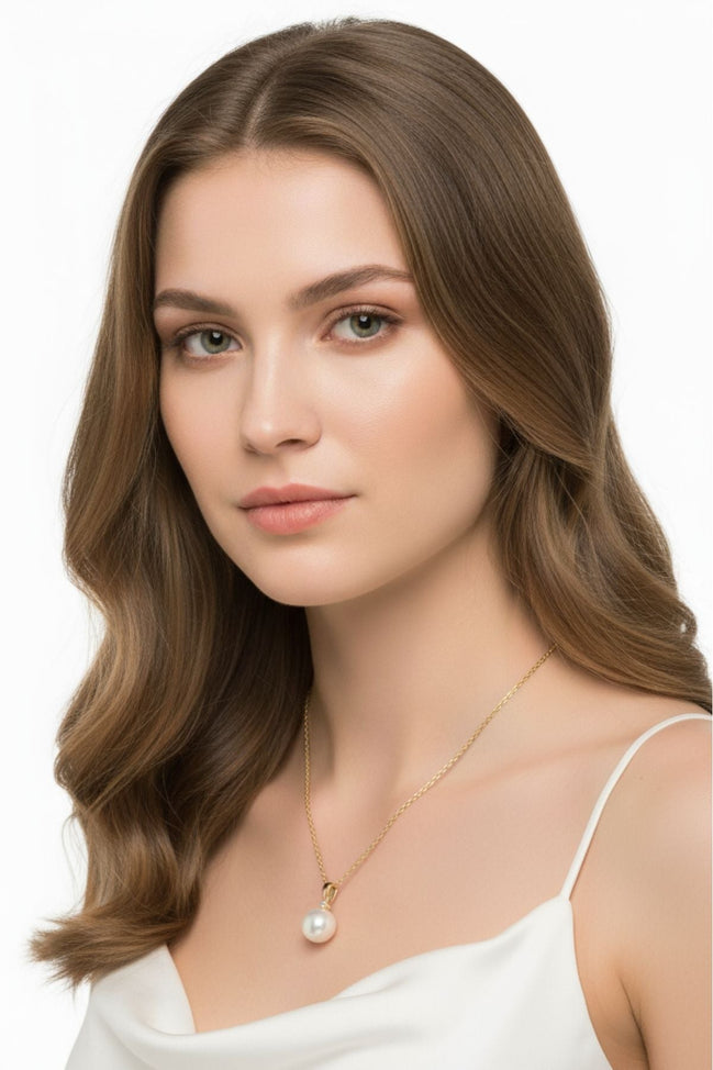 Four-Pronged Diamond Natural Pearl Necklace