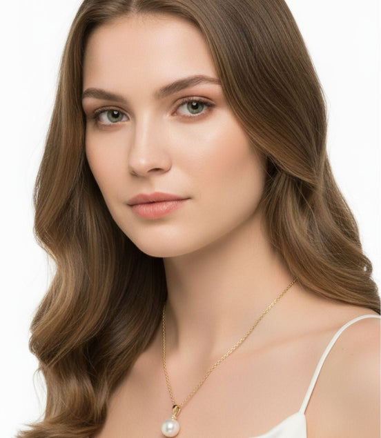 Four-Pronged Diamond Natural Pearl Necklace