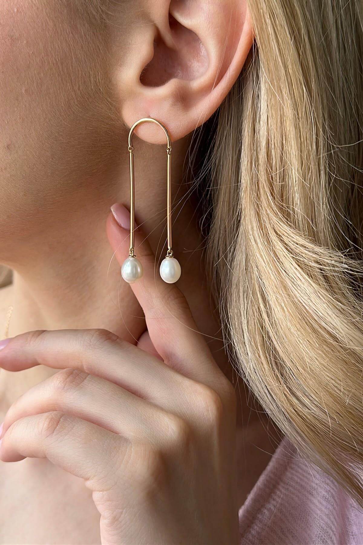 Natural Pearl Rocking Earring