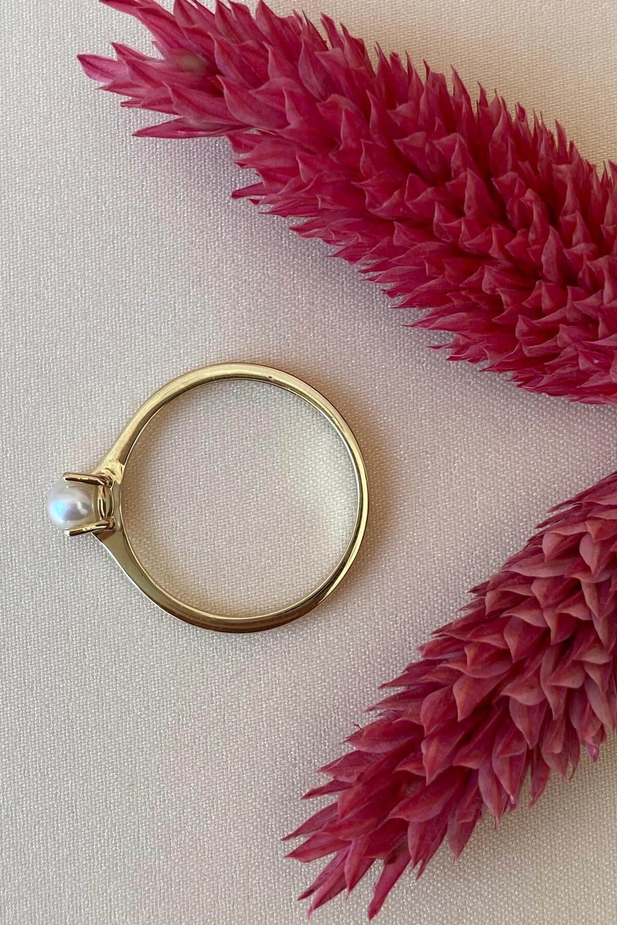 Small Natural Pearl Solitaire Design Ring