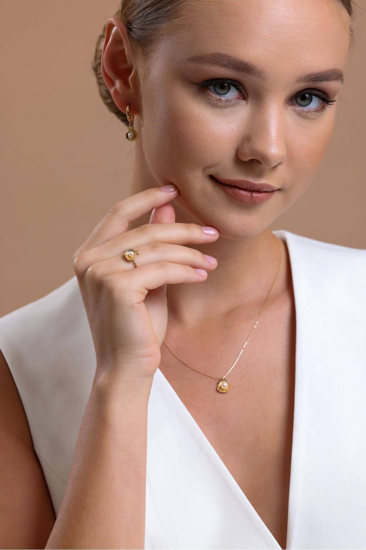 Oyster Natural Pearl Earring