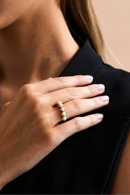 Kalın Tırnak Beş Doğal İncili Yüzük | | Birinci1926