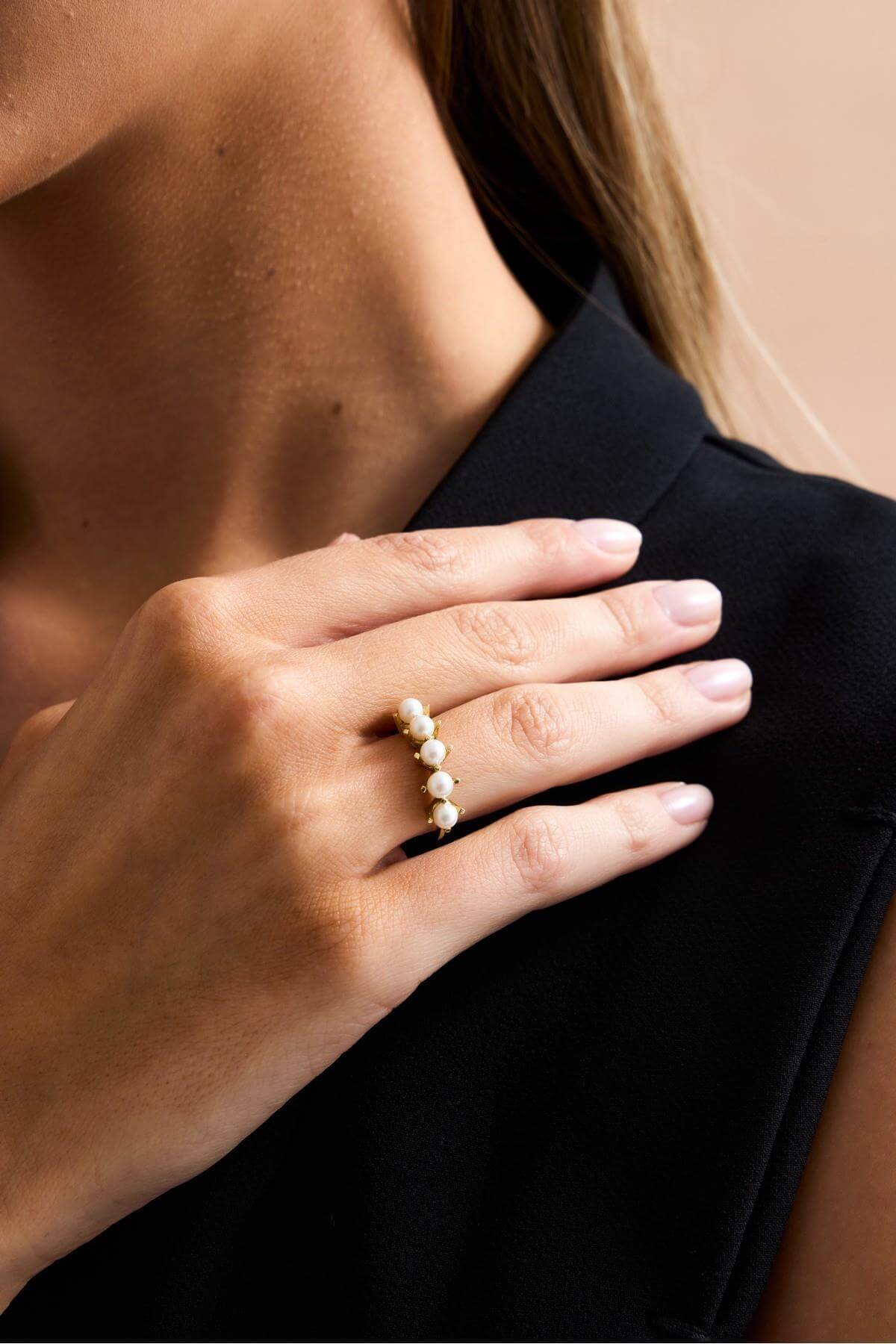 Kalın Tırnak Beş Doğal İncili Yüzük | | Birinci1926