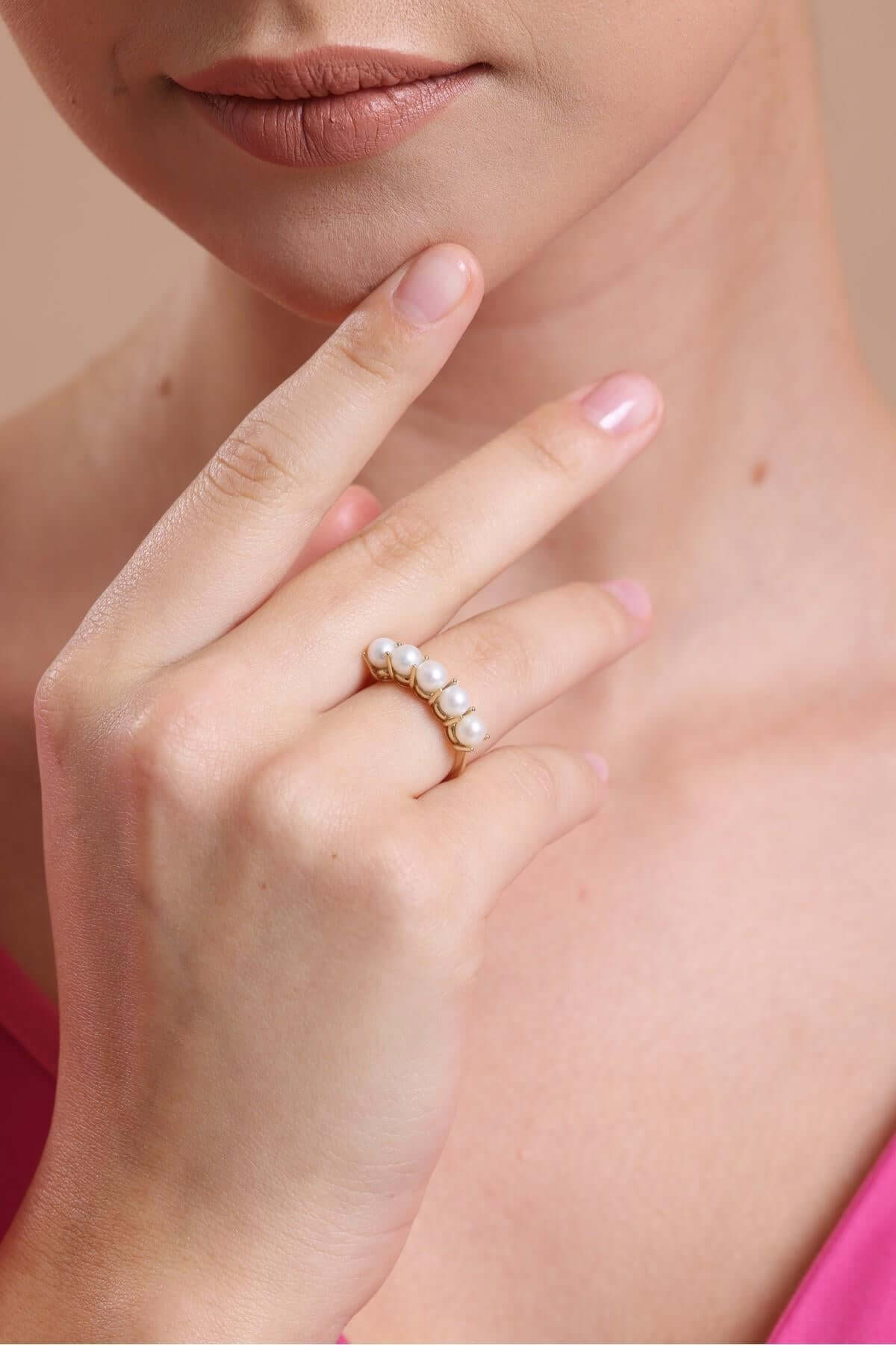 Medium Natural Pearl Ring