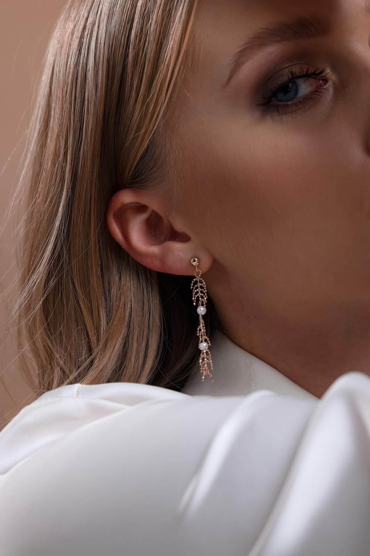 Bone Model Natural Pearl Earring