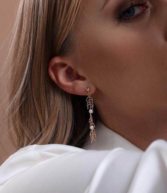 Bone Model Natural Pearl Earring