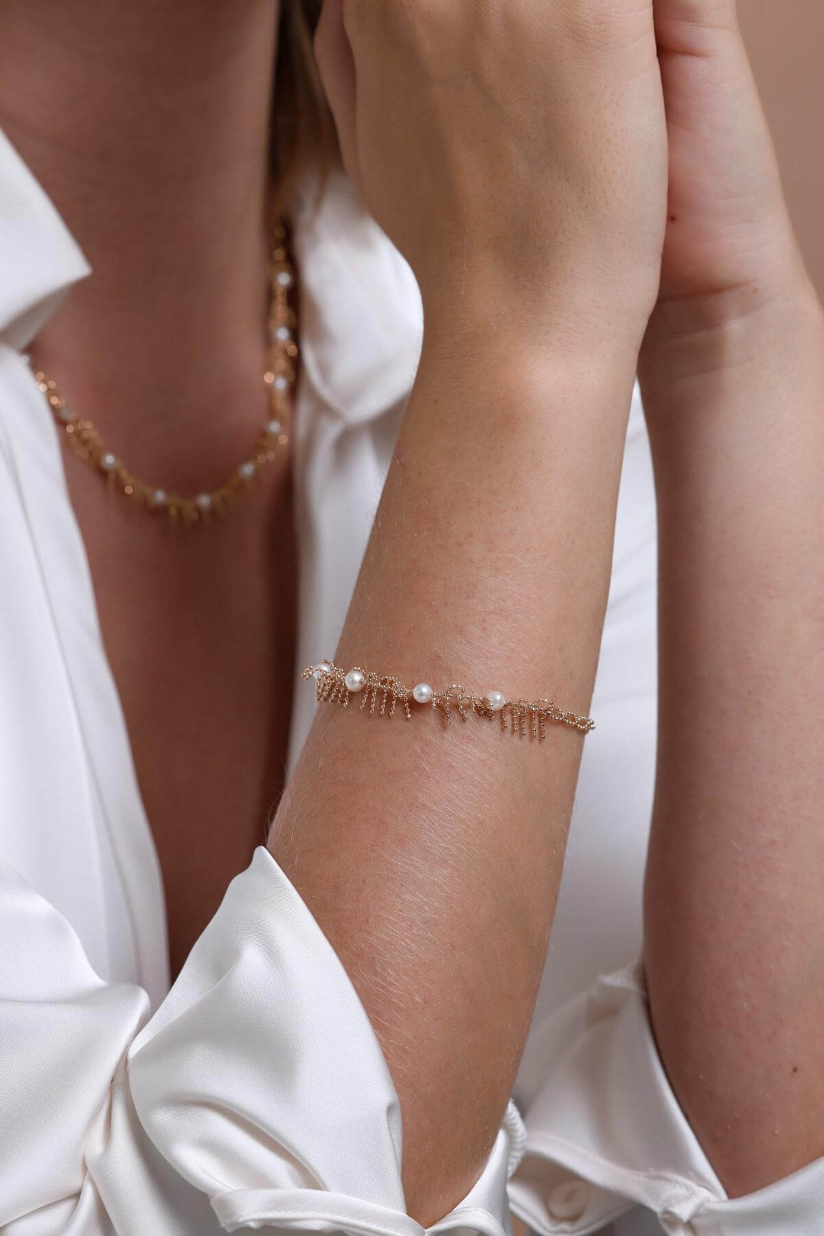 Bone Model Natural Pearl Bracelet