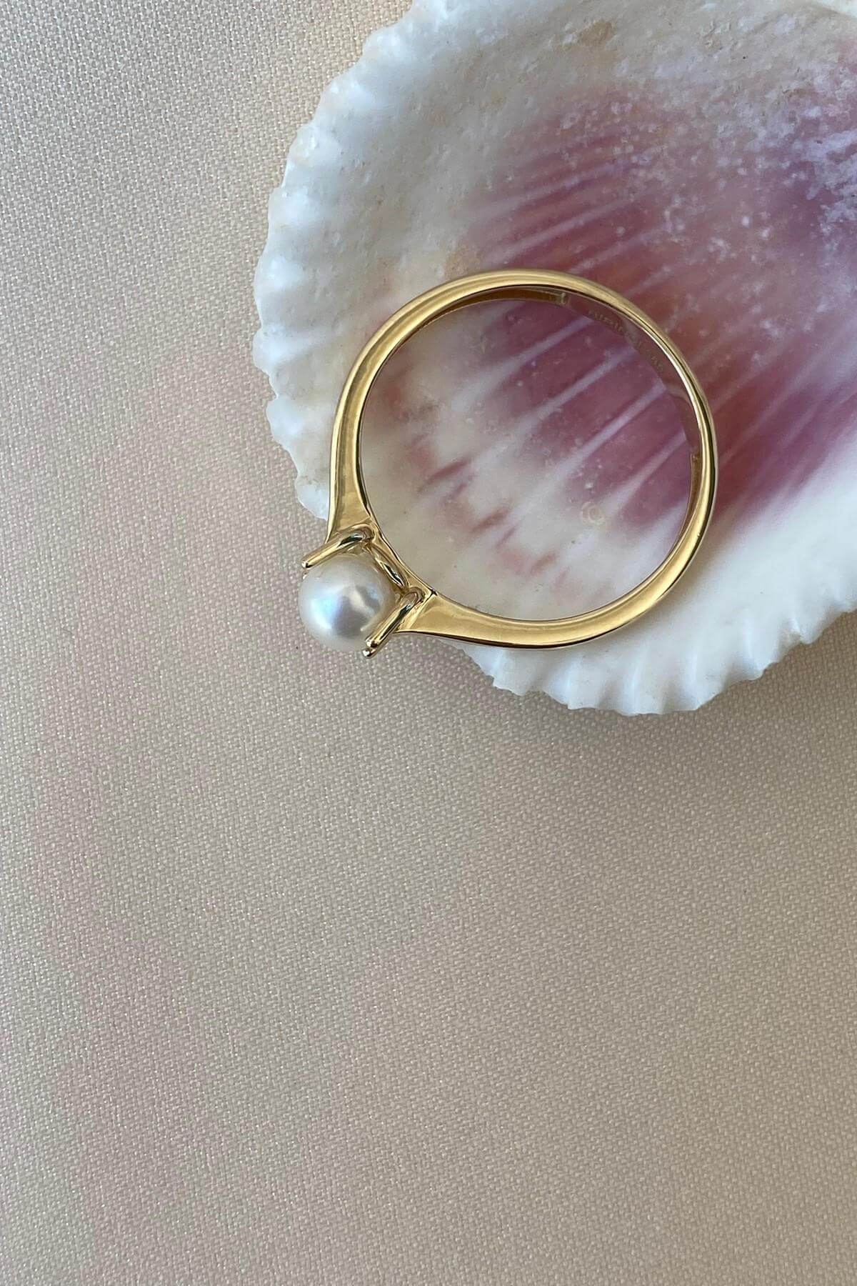 Medium Natural Pearl Solitaire Design Ring