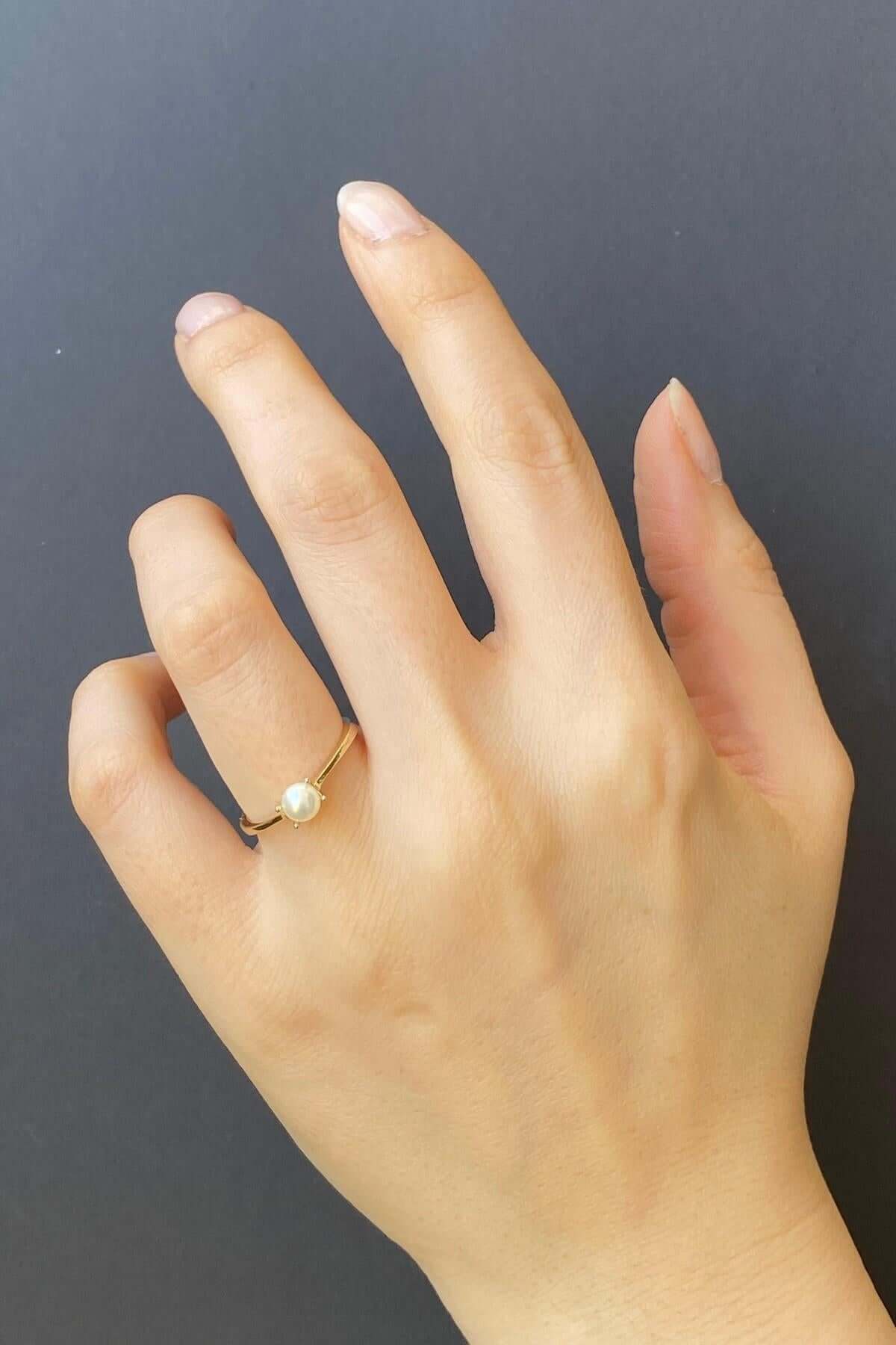 Medium Natural Pearl Solitaire Design Ring