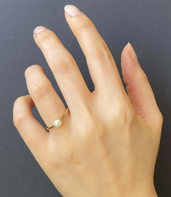 Medium Natural Pearl Solitaire Design Ring