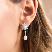 Daisy Design Natural Pearl Earring