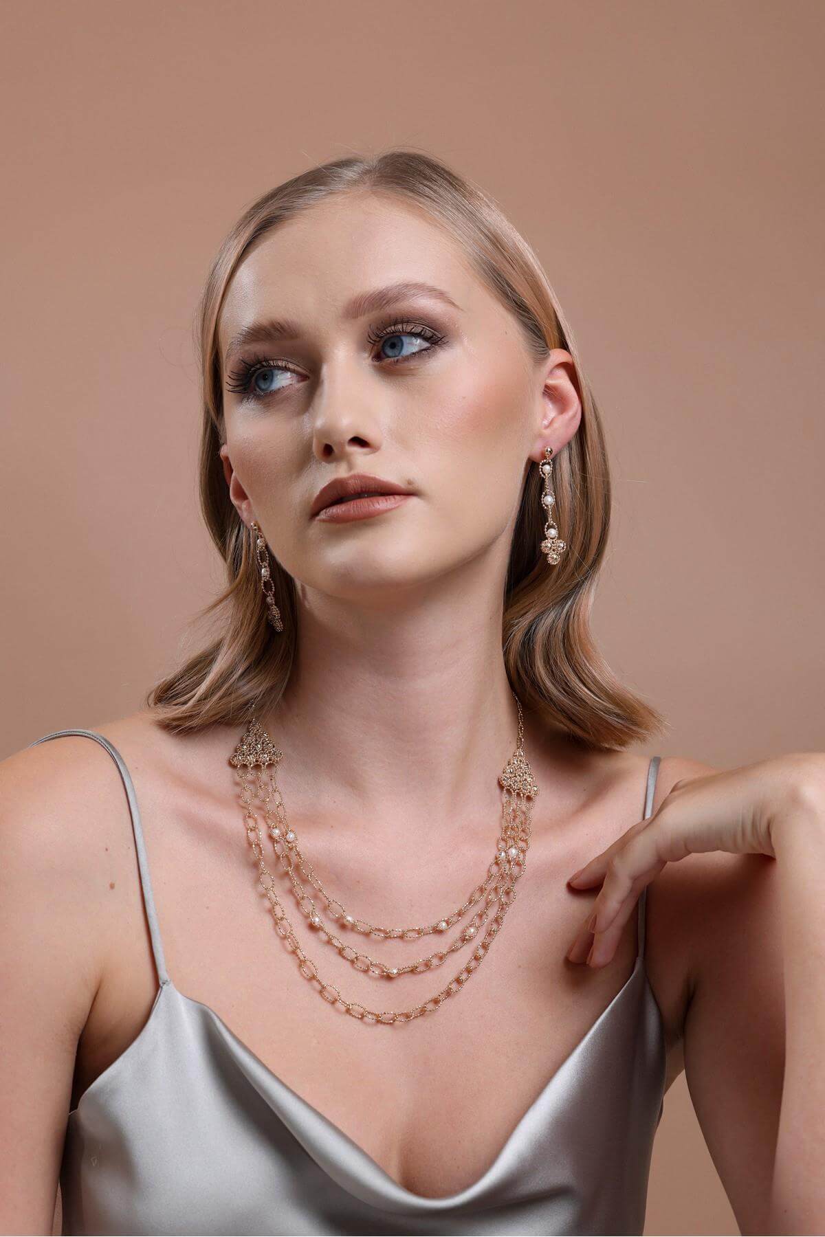 Triangle Dorica Bead Natural Pearl Necklace