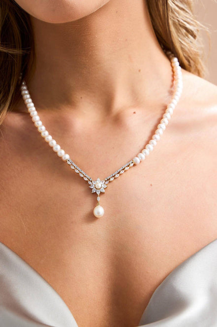 Daisy Design Natural Pearl Necklace