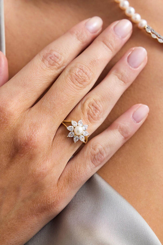 Daisy Design Natural Pearl Ring