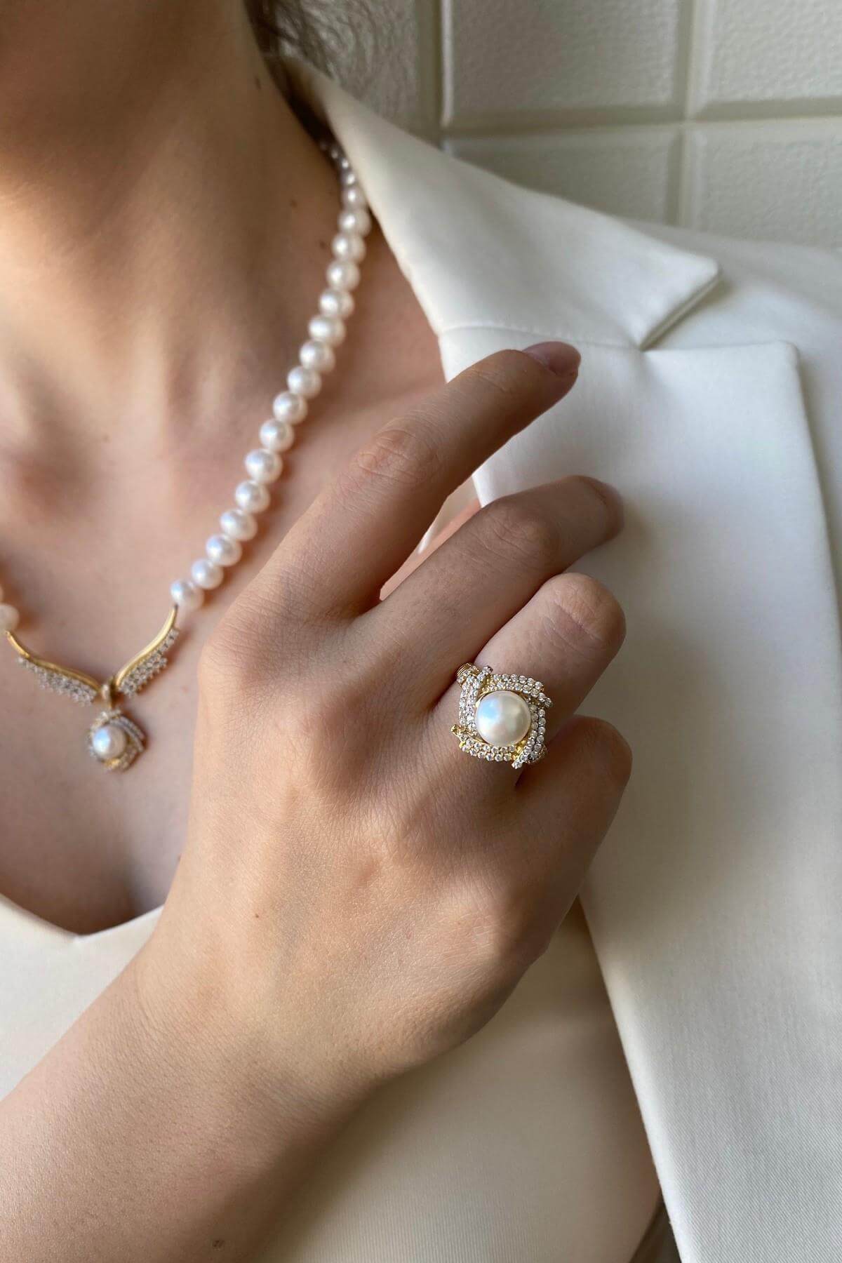 Wind Rose Natural Pearl Ring