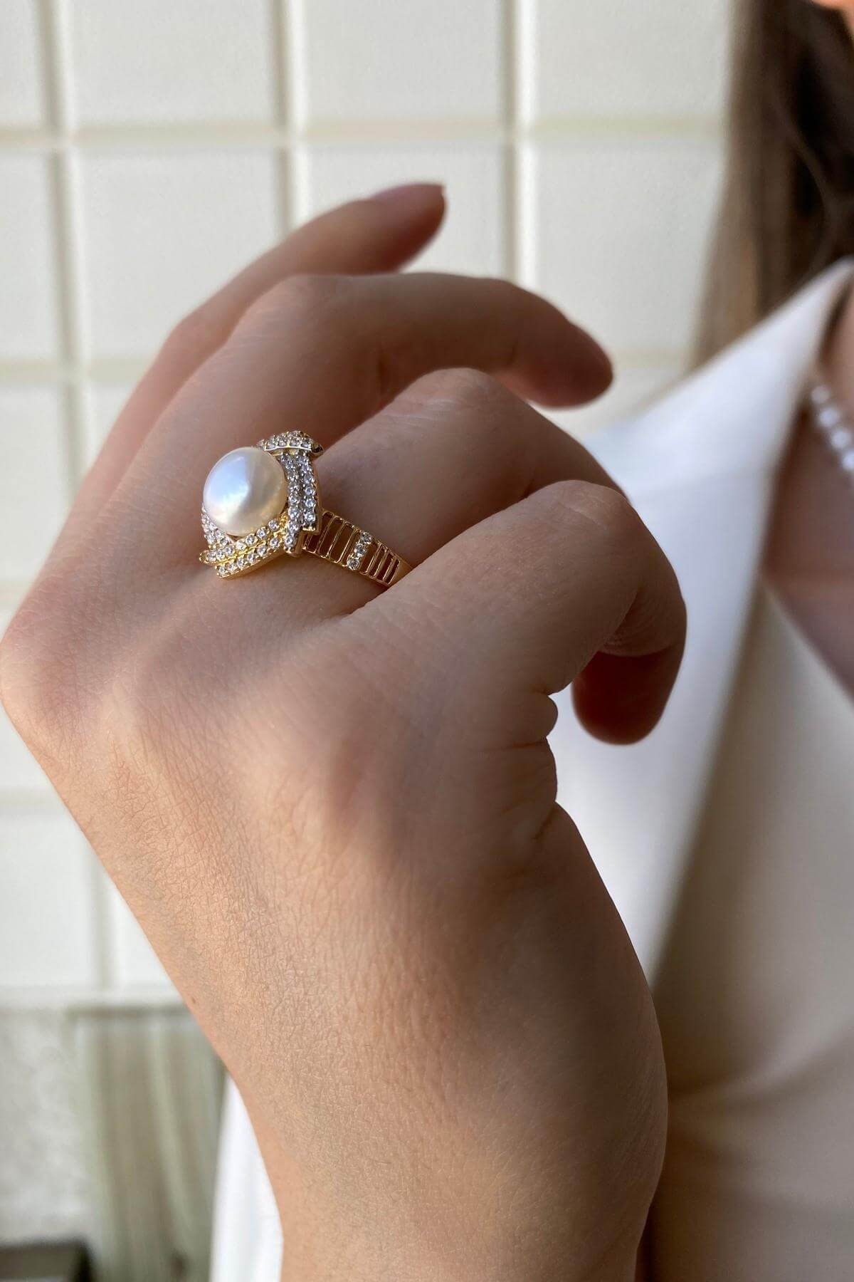 Wind Rose Natural Pearl Ring