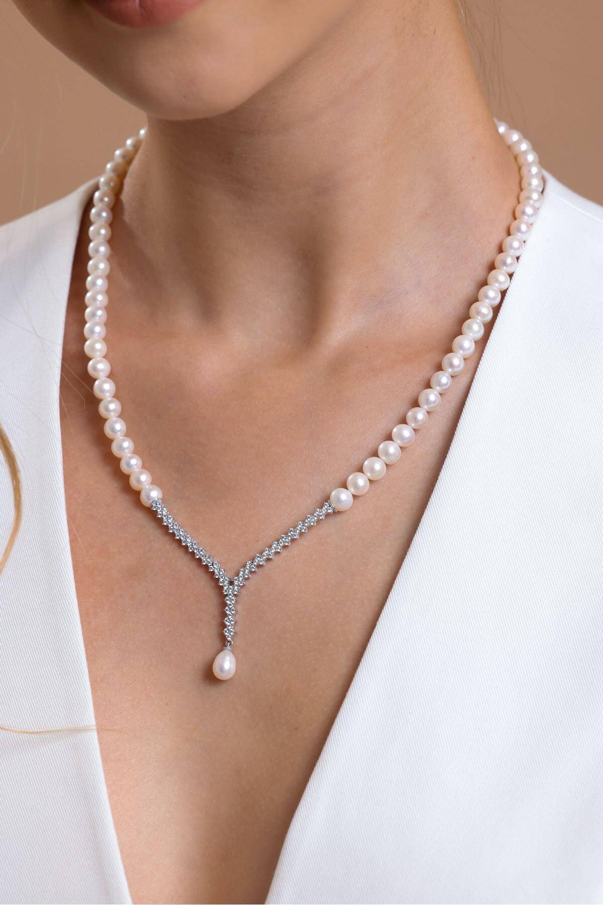 Watercourse Natural Pearl Necklace