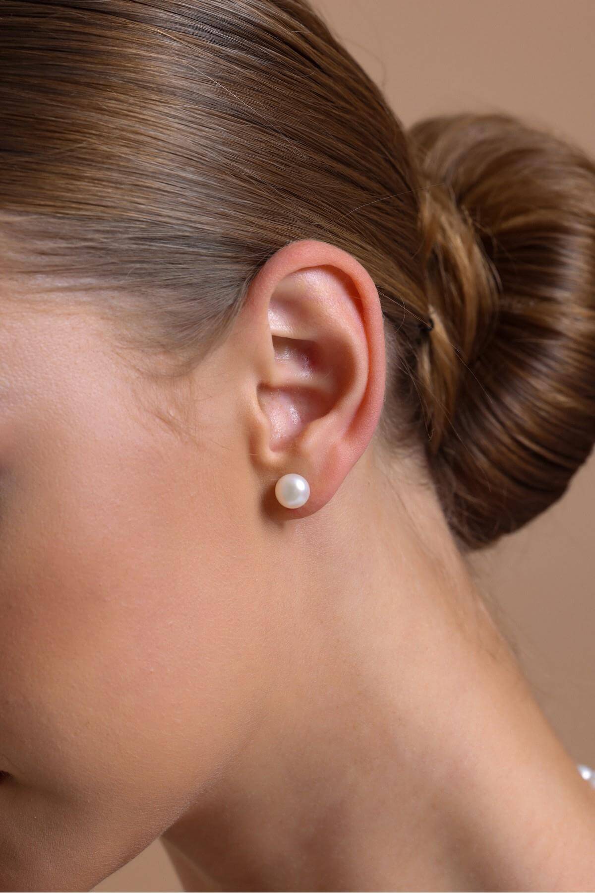 Round Natural Pearl Earring