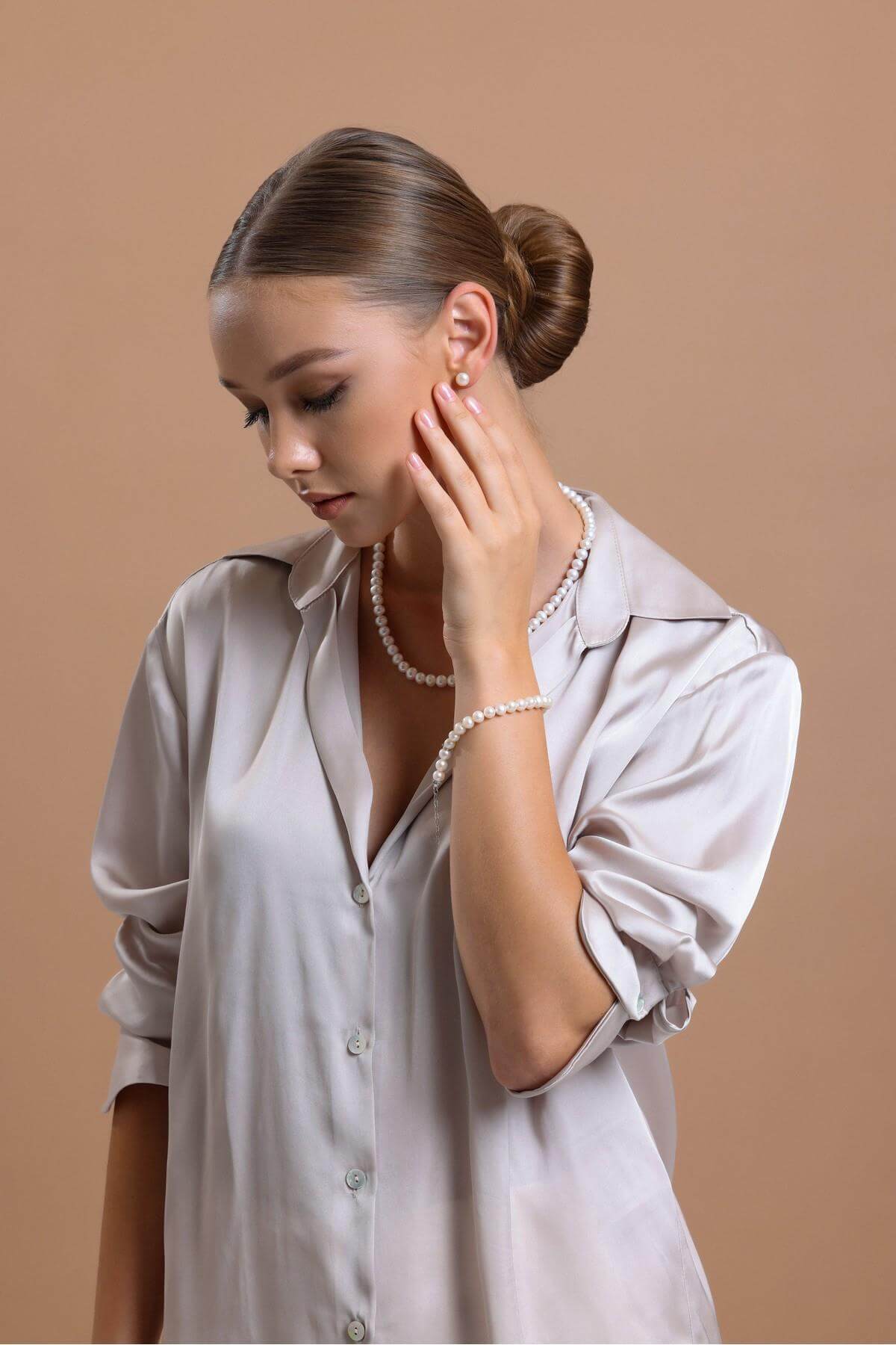 Round Natural Pearl Earring