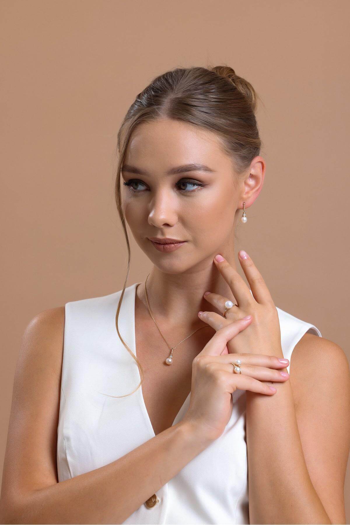 Twisted Zircon Stone Natural Pearl Ring