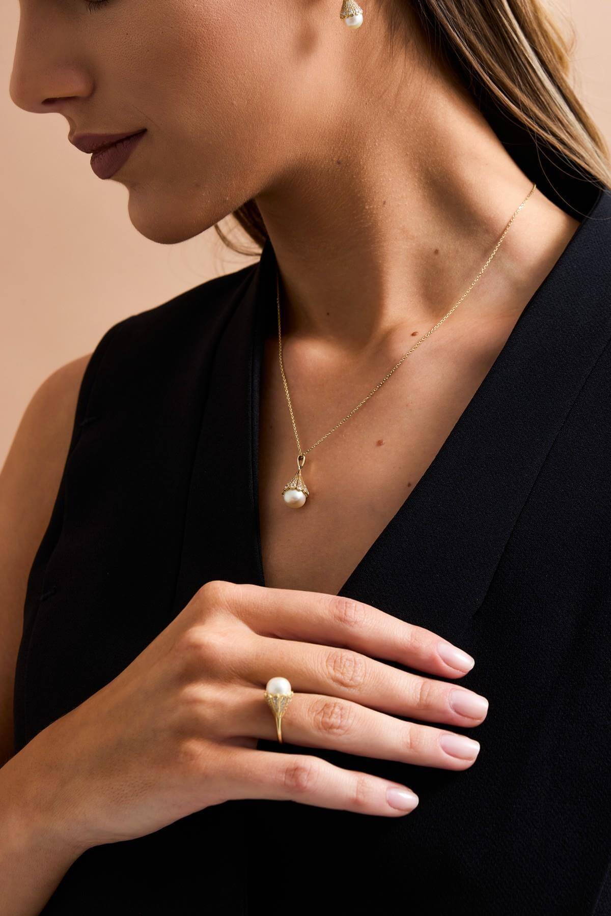 Lightbulb Design Natural Pearl Ring