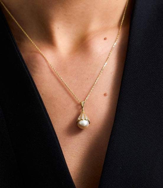 Lightbulb Design Natural Pearl Necklace