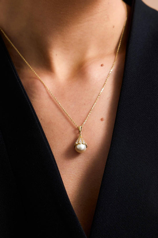 Lightbulb Design Natural Pearl Necklace
