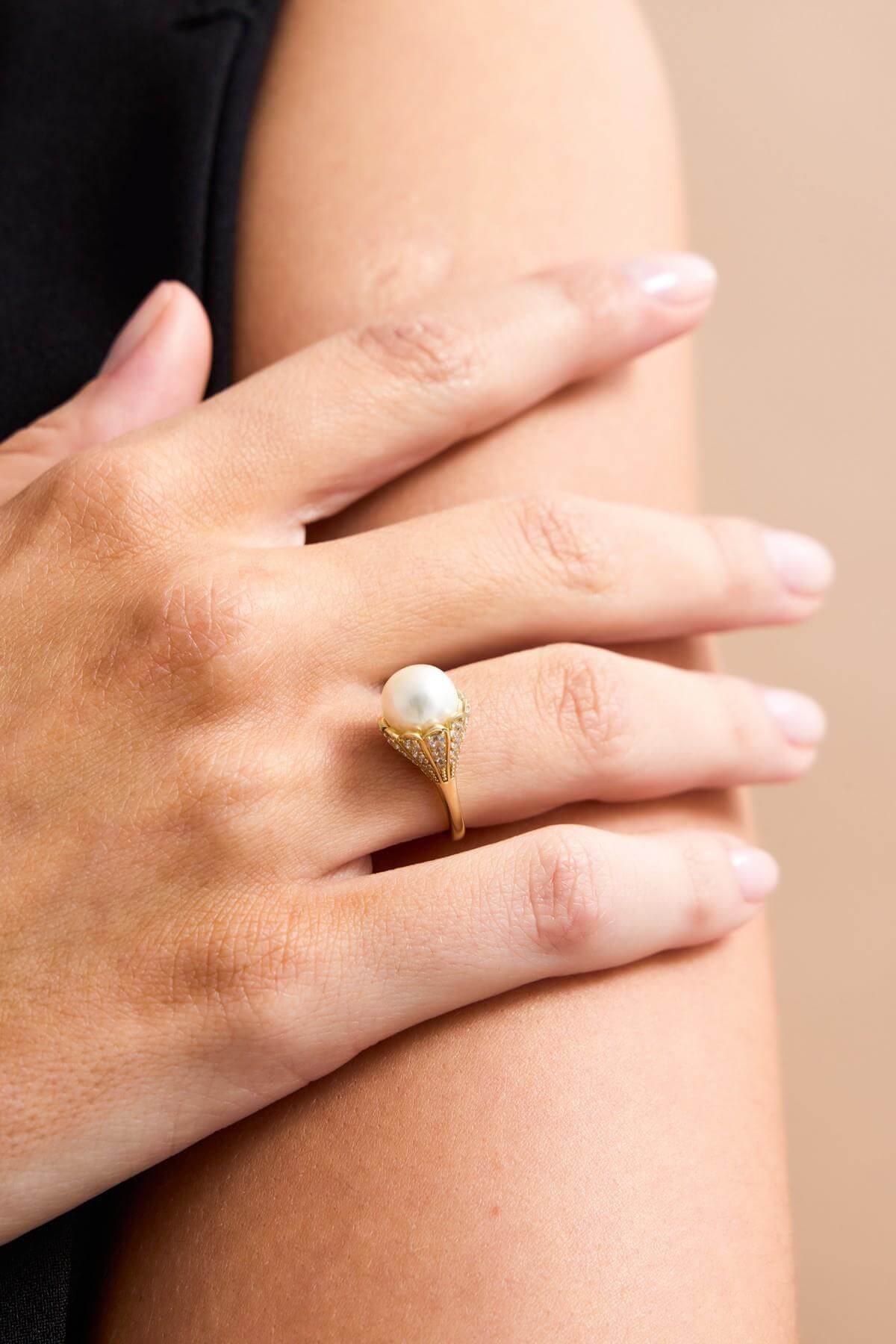 Lightbulb Design Natural Pearl Ring