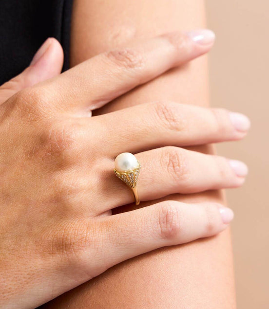 Lightbulb Design Natural Pearl Ring