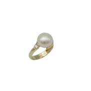 Pearl Ring with Diamonds