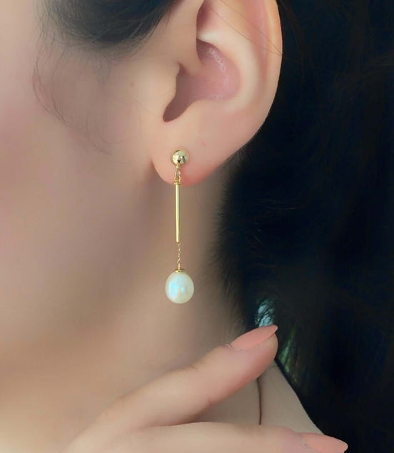 Natural Pearl Dangling Earring