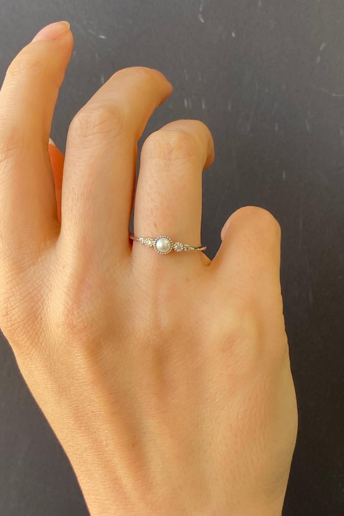 0,12 Karat Crispy Natural Pearl Diamond Ring