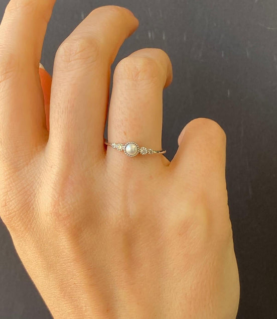 0,12 Karat Crispy Natural Pearl Diamond Ring