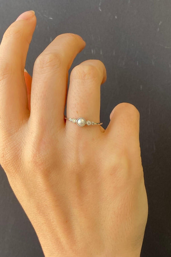 0,12 Karat Crispy Natural Pearl Diamond Ring