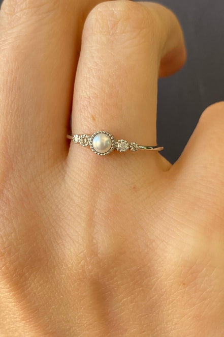 0,12 Karat Crispy Natural Pearl Diamond Ring