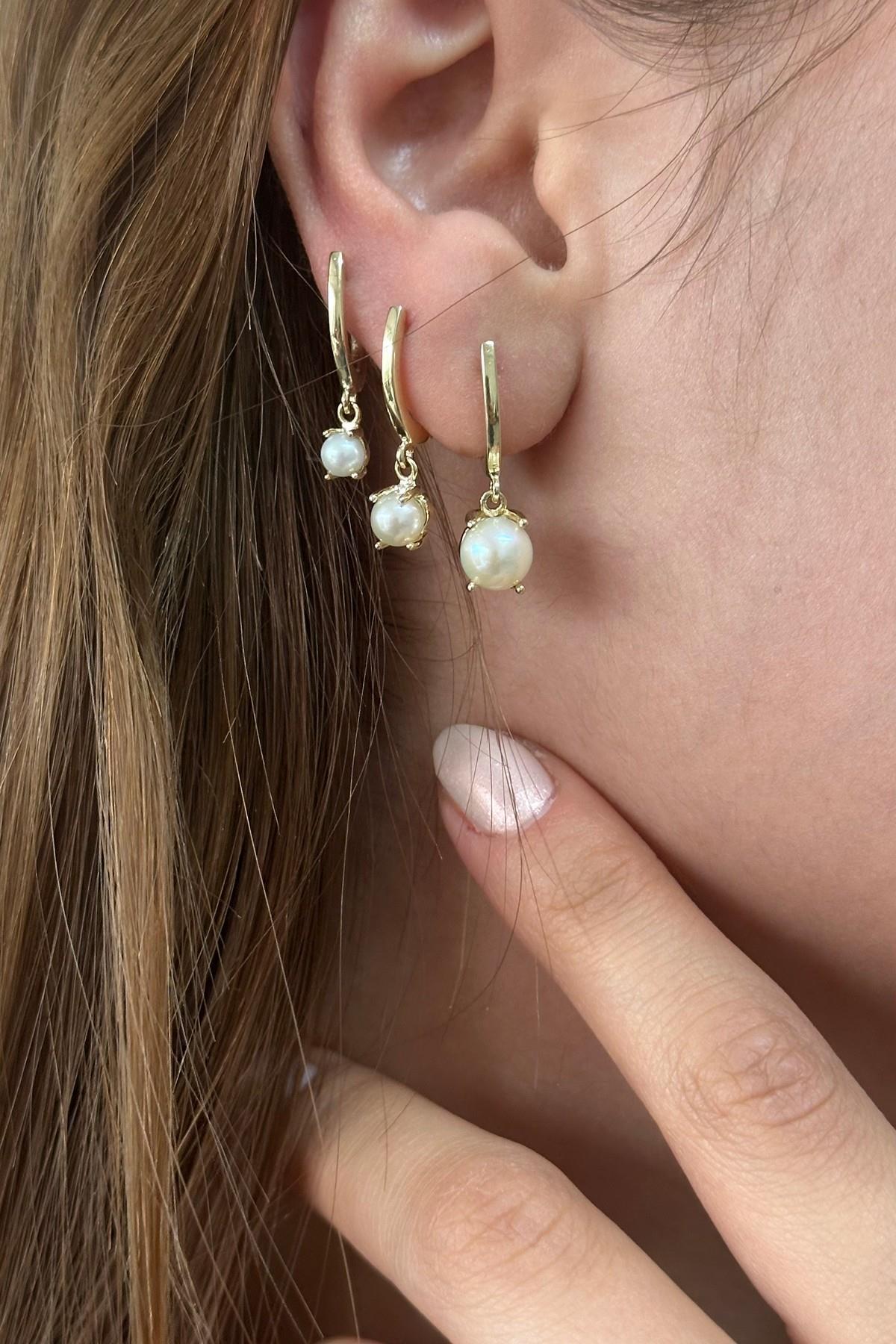 Natural Pearl Dangling Earrings