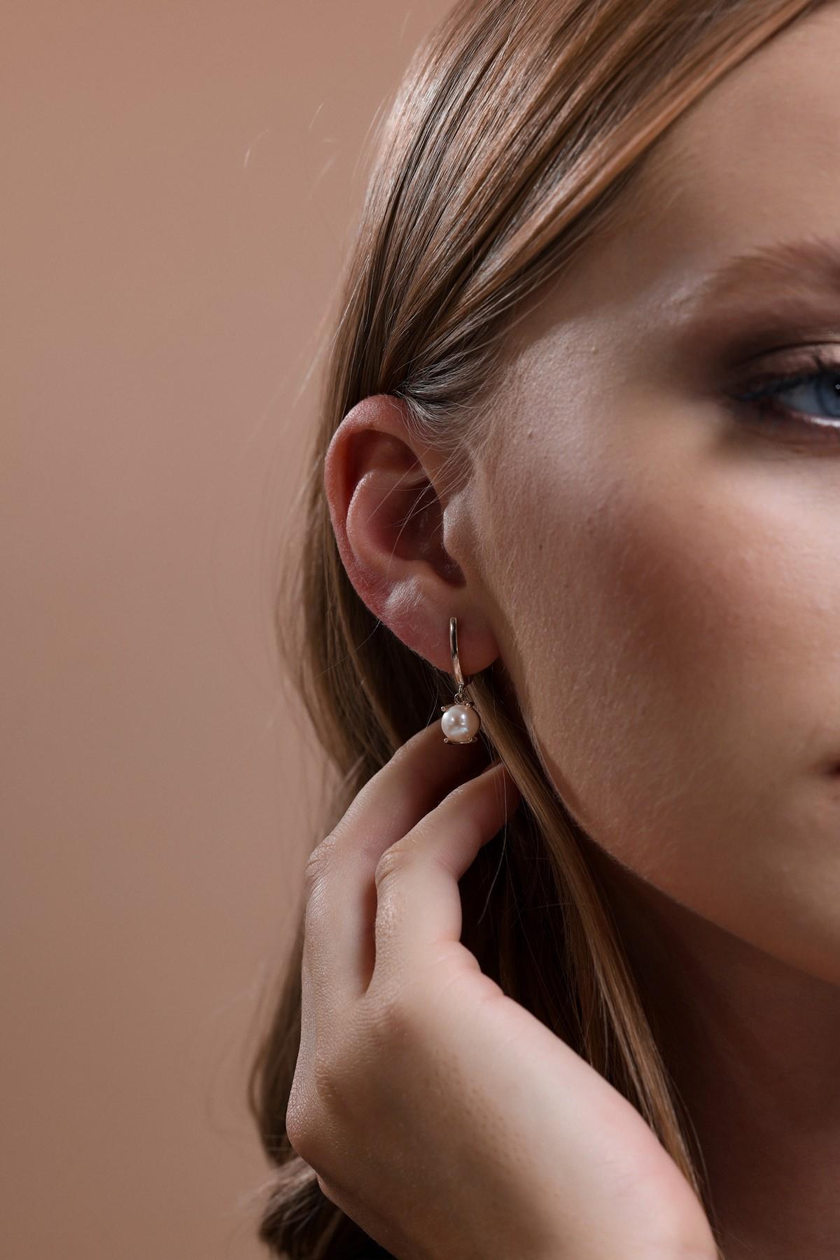 Natural Pearl Dangling Earrings