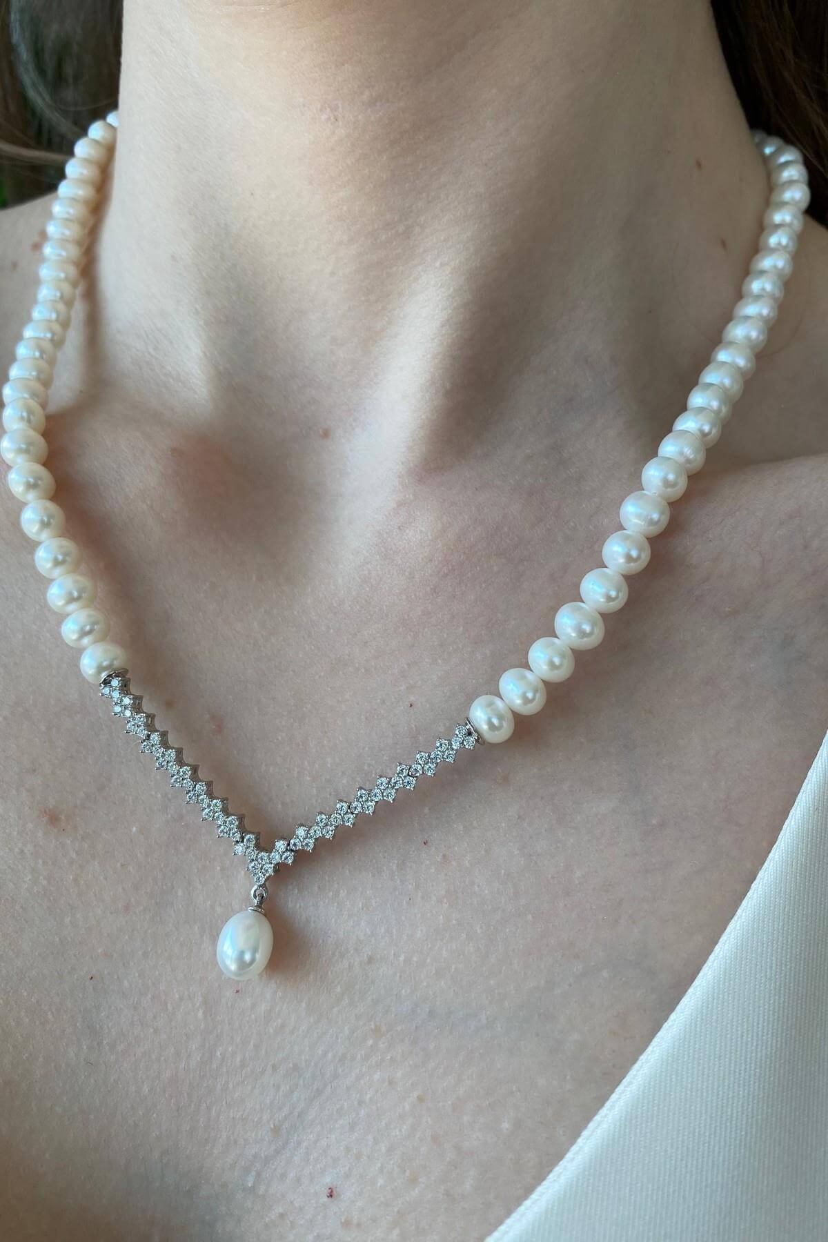 Zircon Stone Watercourse Natural Pearl Necklace