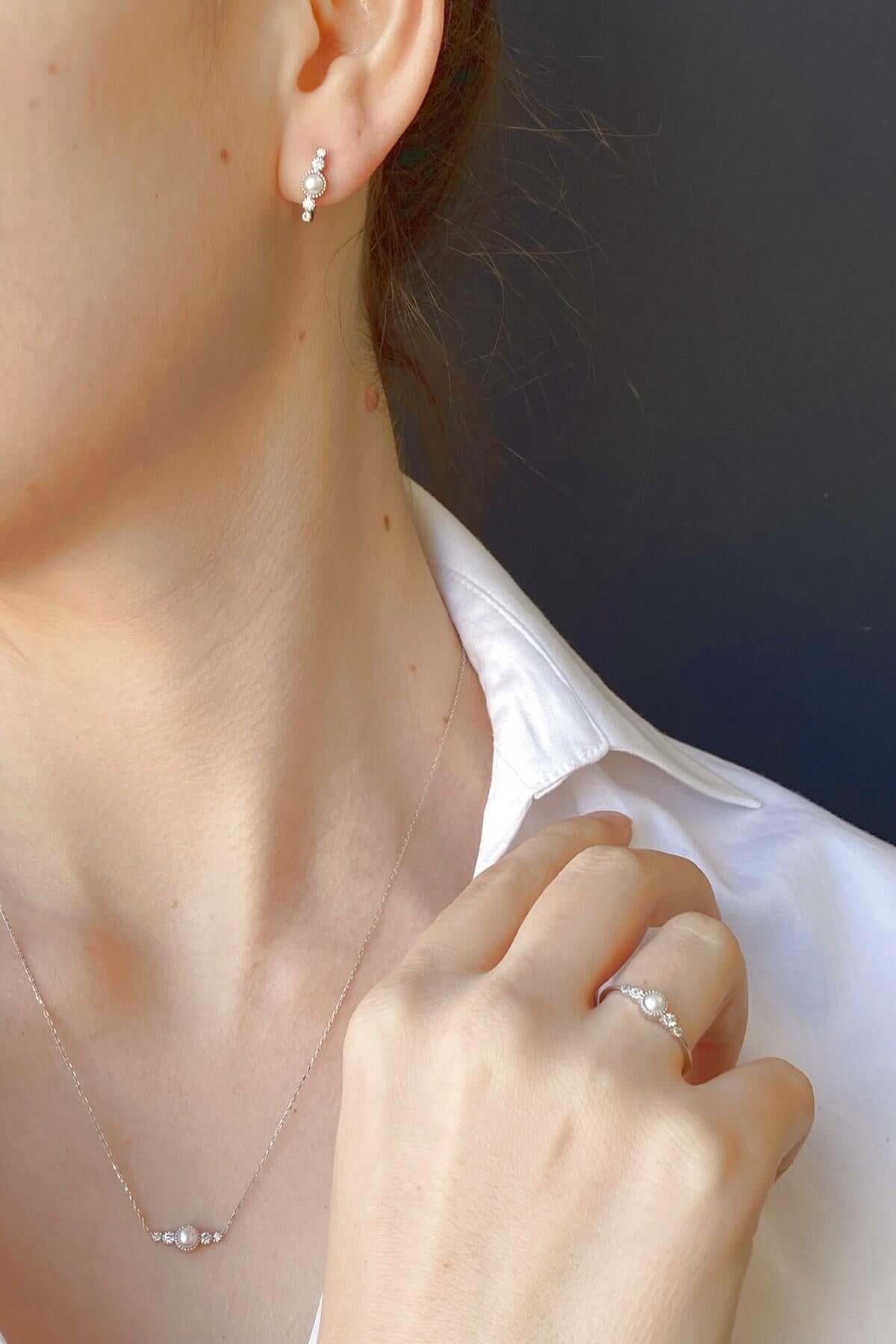 Crispy Natural Pearl 0,45 Karat Diamond Earring Necklace Ring Triple Set