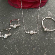 Crispy Natural Pearl 0,45 Karat Diamond Earring Necklace Ring Triple Set
