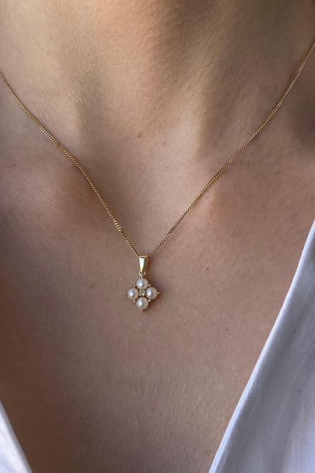 Square Four Natural Pearl 0,06 Karat Diamond Necklace