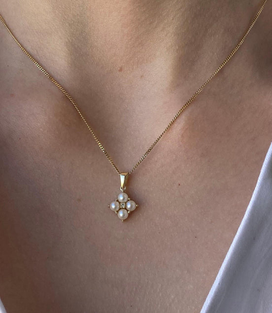 Square Four Natural Pearl 0,06 Karat Diamond Necklace