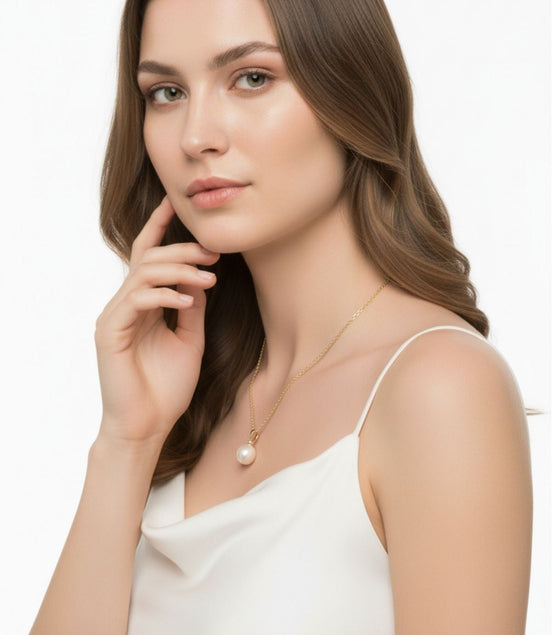 Three Pronged Diamond Natural Pearl Necklace